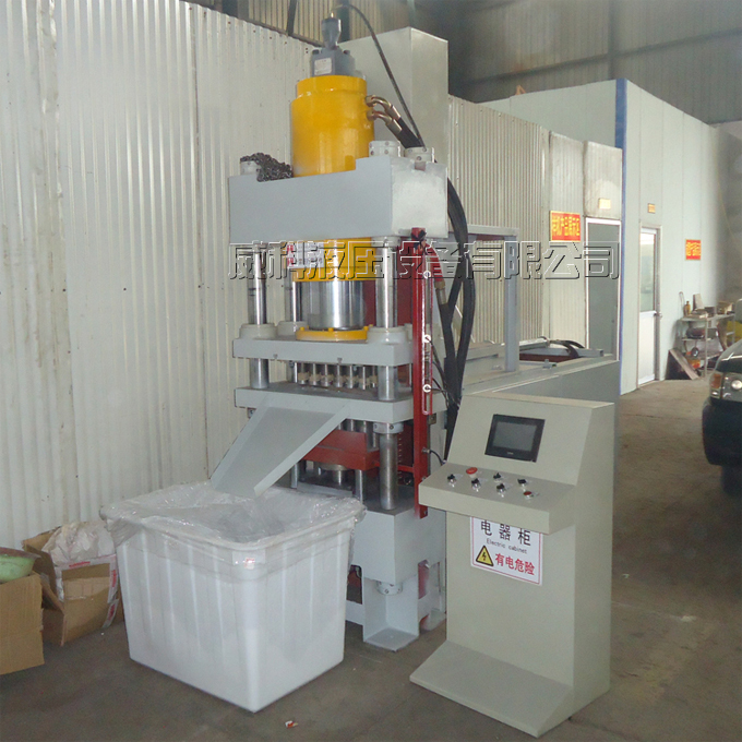 可按用戶要求定製生産不衕噸位育苗塊液壓機