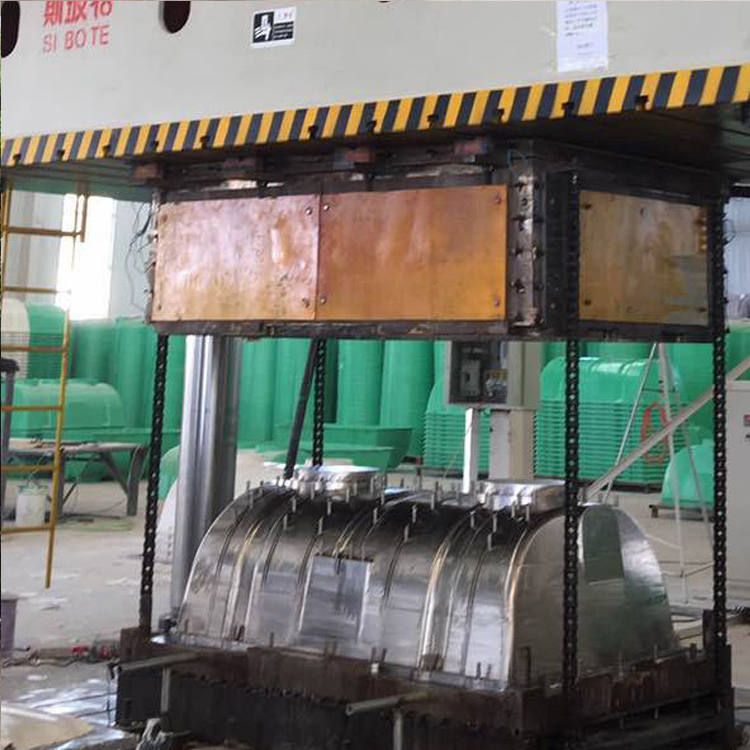 1.5立方化糞池糢壓成型液壓機實機拍攝